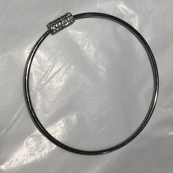 Silver bangle - Picture 1 of 3